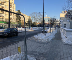 Tramwaj wzdłuż ul. Rakowieckiej w Warszawie w styczniu 2026