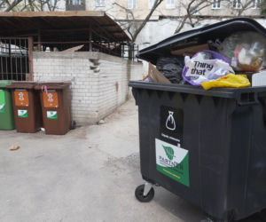 „Cały Grochów w szczurach!”. Mieszkańcy prawobrzeżnej Warszawy ponownie toną we własnych śmieciach