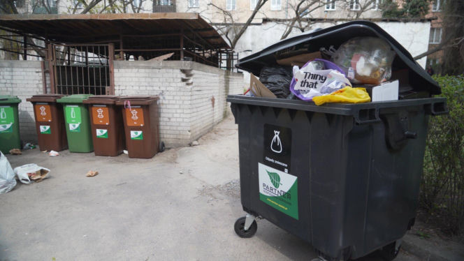 „Cały Grochów w szczurach!”. Mieszkańcy prawobrzeżnej Warszawy ponownie toną we własnych śmieciach