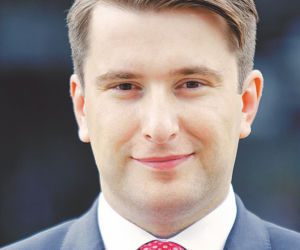 Polacy wciąż wydają więcej niż zarabiają
