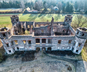 Ruiny Pałacu w Podzamczu Piekoszowskim