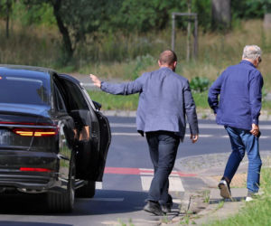 Aleksander Kwaśniewski u fryzjera