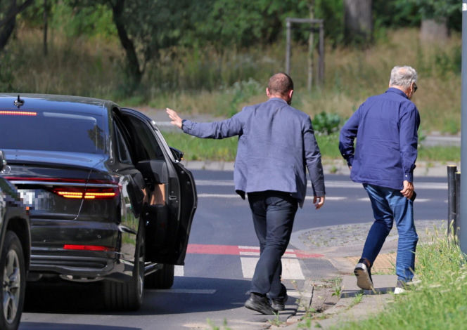 Aleksander Kwaśniewski u fryzjera
