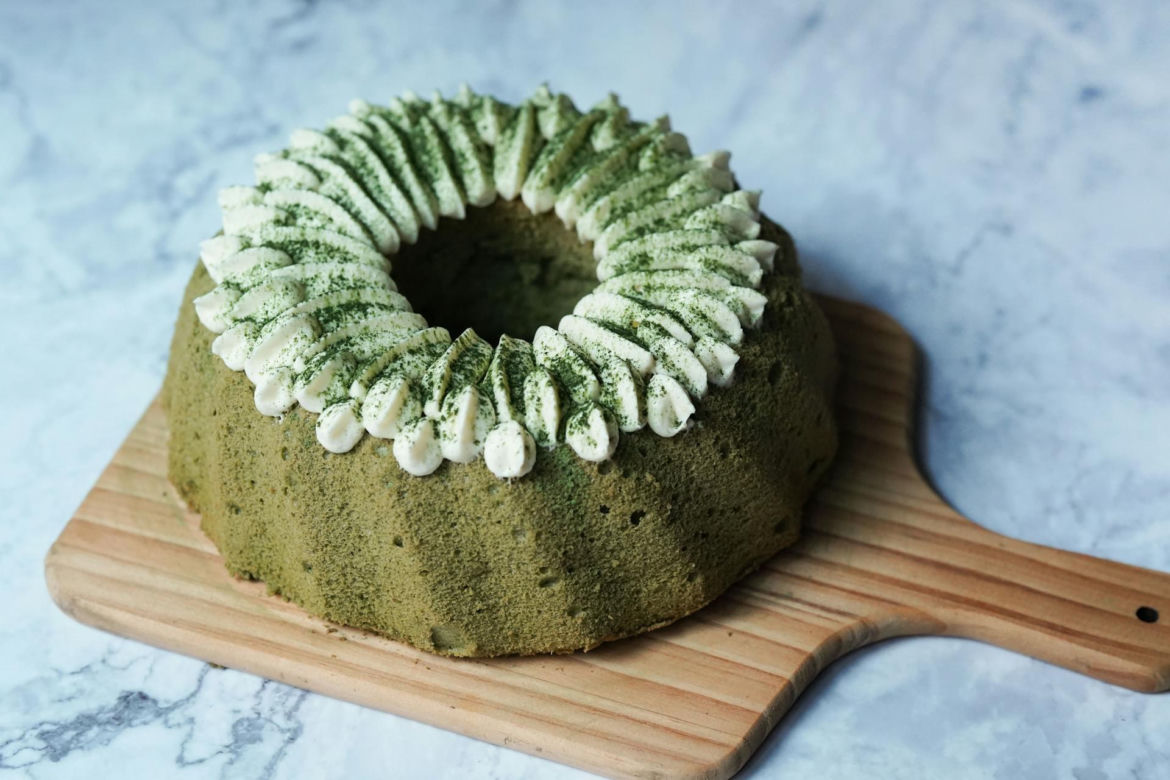 Nie tylko matcha latte. Podpowiadamy, jak jeszcze wykorzystać tę herbatę w kuchni