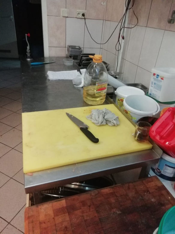 Pili alkohol na stołówce w podstawówce