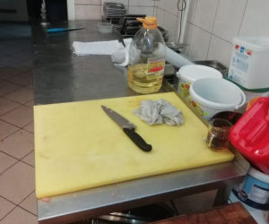 Pili alkohol na stołówce w podstawówce
