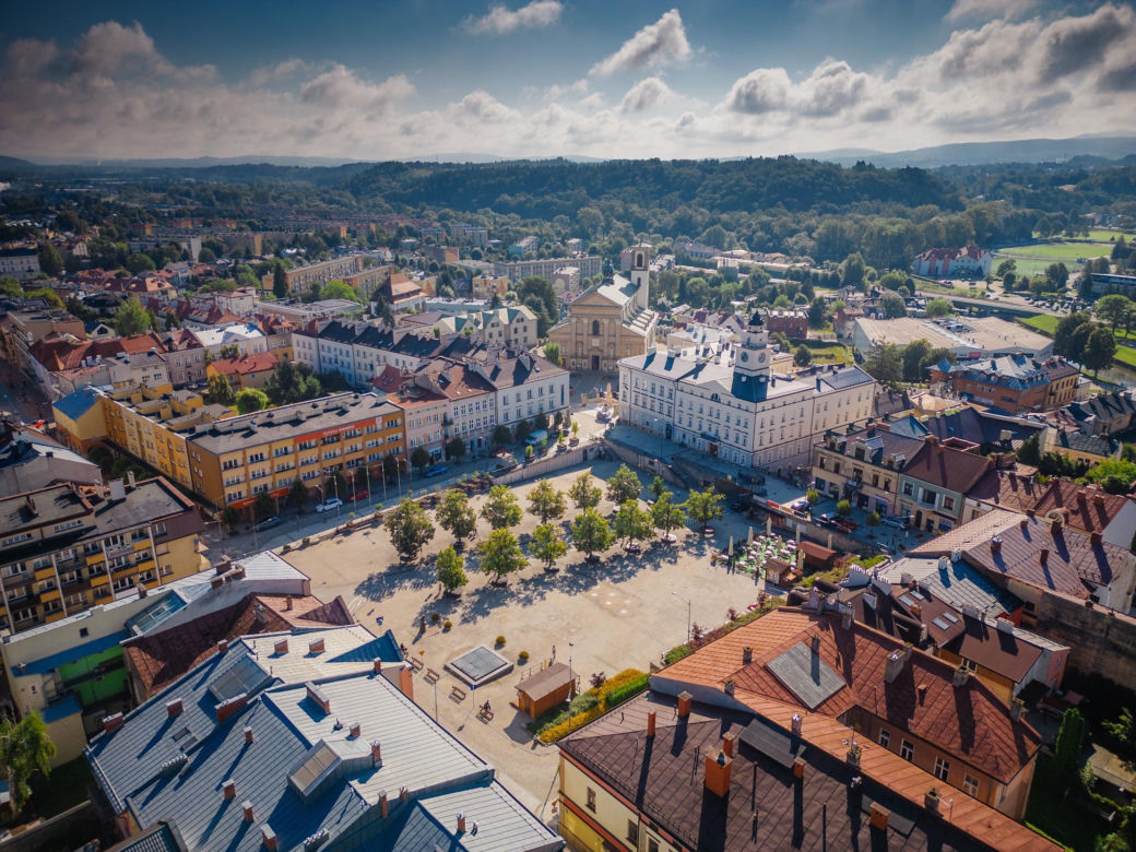 Gorlice – magiczne wrota do Beskidu Niskiego. Co warto zobaczyć?