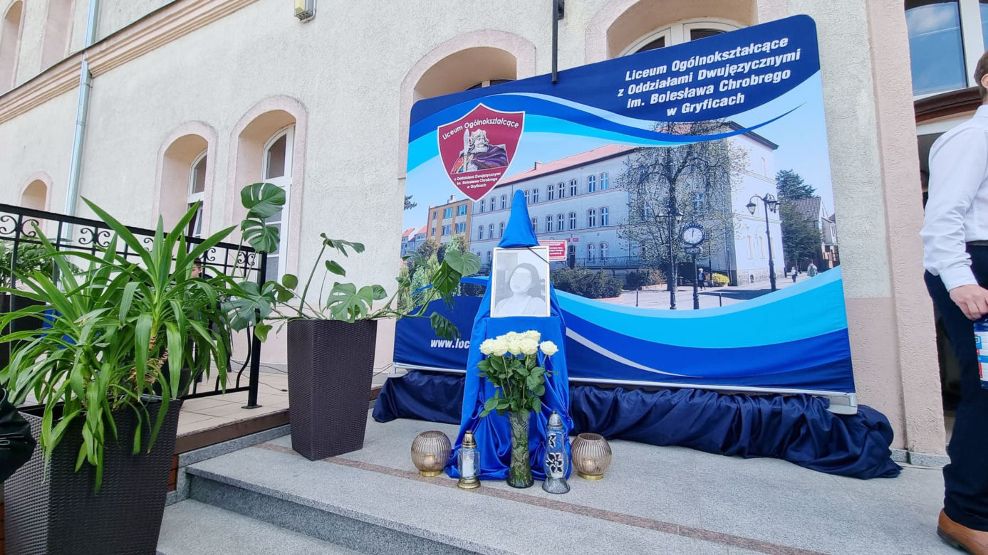 Koledzy żegnają swoją Madzię. "Cześć Jej pamięci!". Łzy, rozpacz i niezrozumienie. Nie tak miał wyglądać koniec roku szkolnego [ZDJĘCIA]