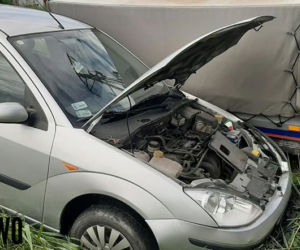 Bus zderzył z się osobówką. Jedna osoba trafiła do szpitala