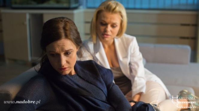 Na dobre i na złe odc. 588. Zuza Krakowiak (Julia Kamińska), Agata Woźnicka (Emilia Komarnicka)