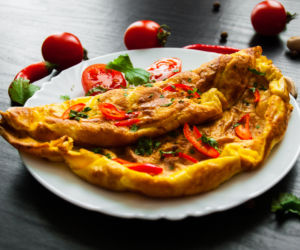 Omlet ziołowo-pomidorowy