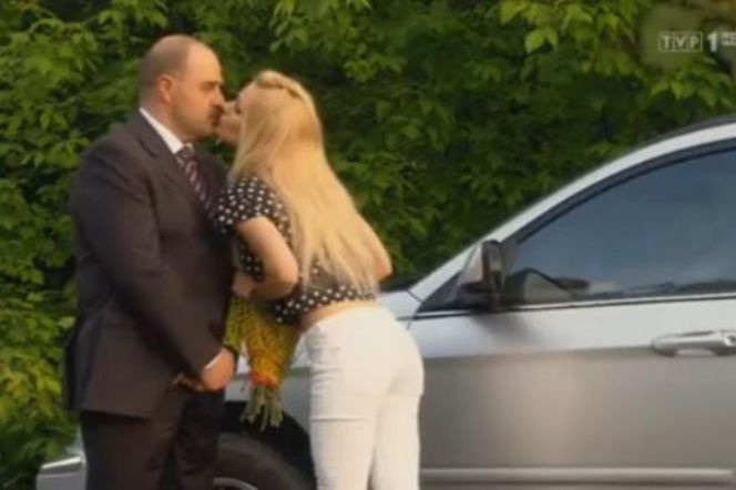 Ranczo 8 sezon odc. 98. Monika (Emilia Komarnicka), senator Kozioł (Cezary Żak)