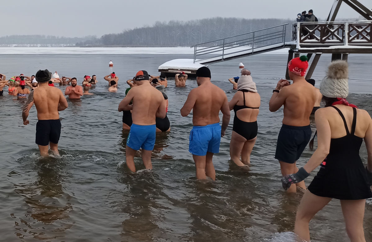 Pogoria morsuje w Dąbrowie Górniczej w mroźną niedzielę