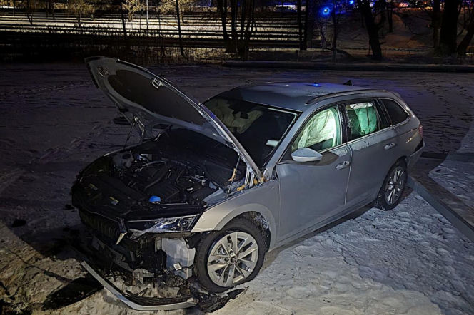 Wjechał na zamarzniętą Iławę