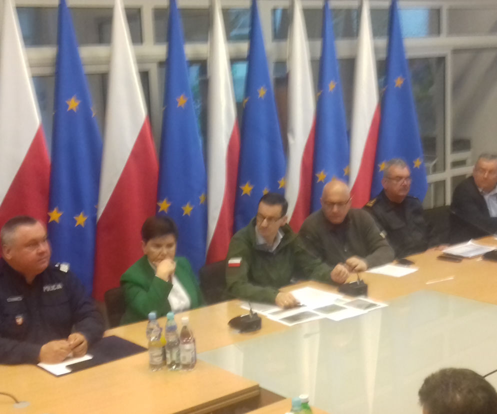 Beata Szydło i Mateusz Morawiecki w Wojewódzkim Centrum Zarządzania Kryzysowego w Krakowie