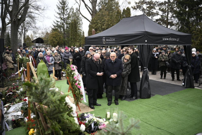 Bożena Dykiel spoczęła na Powązkach Wojskowych