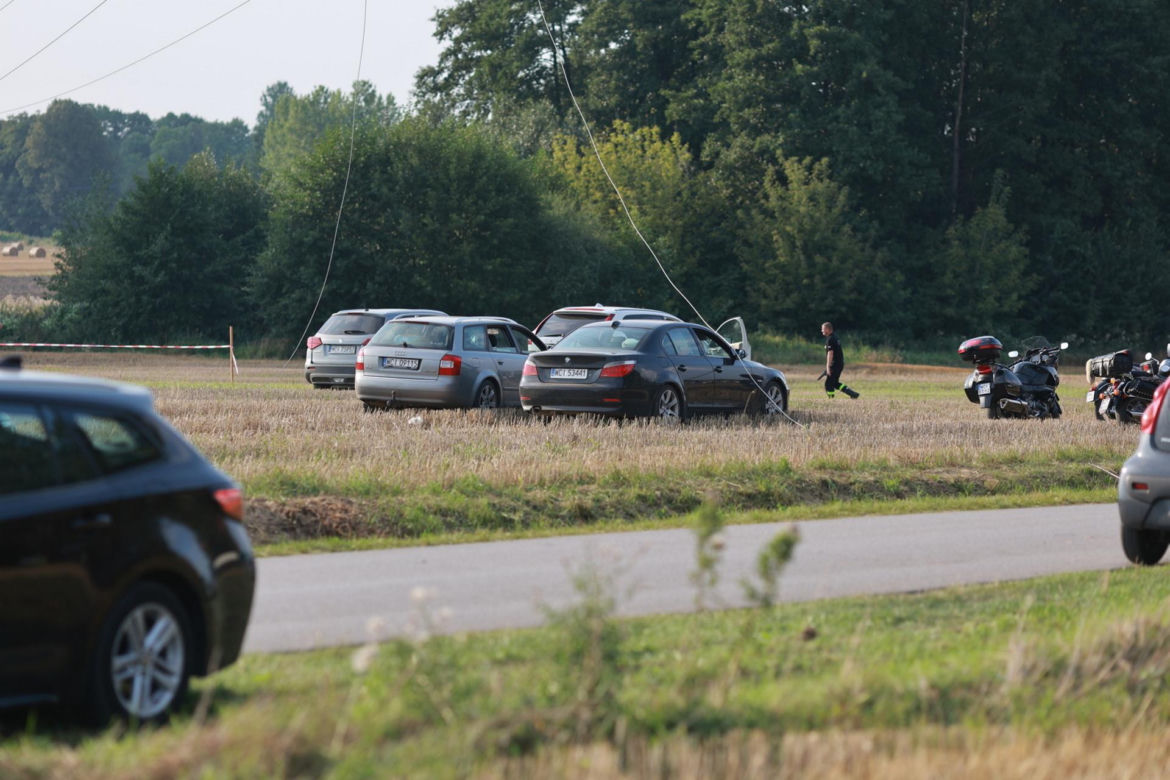 Groza na pikniku wojskowym. Policyjny Black Hawk zahaczył o linię wysokiego napięcia