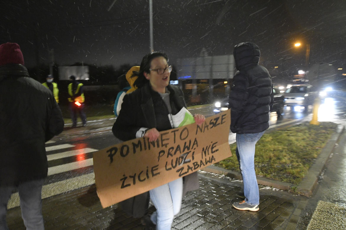 Blokowali rondo bo nie chcą smrodu. „Burmistrz sprzedał nasze zdrowie!”