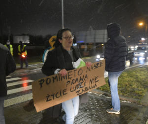 Blokowali rondo bo nie chcą smrodu. „Burmistrz sprzedał nasze zdrowie!”