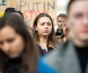 Kraków solidarny z Ukrainą. Setki osób przyszło na manifestację [ZDJĘCIA]
