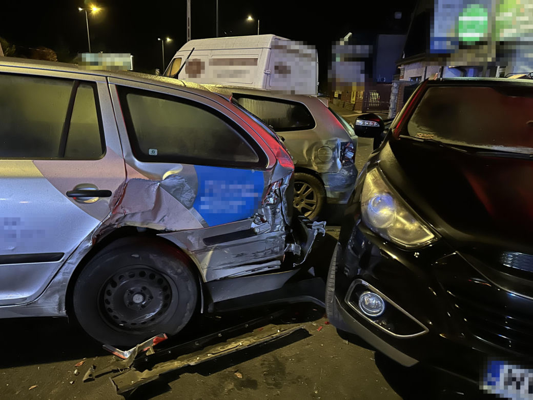 Mercedesem staranował 9 aut. Nocna demolka na Targówku