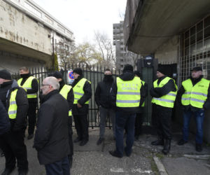 Warszawa przejmuje Szpiegowo. Miasto weszło na teren z komornikiem