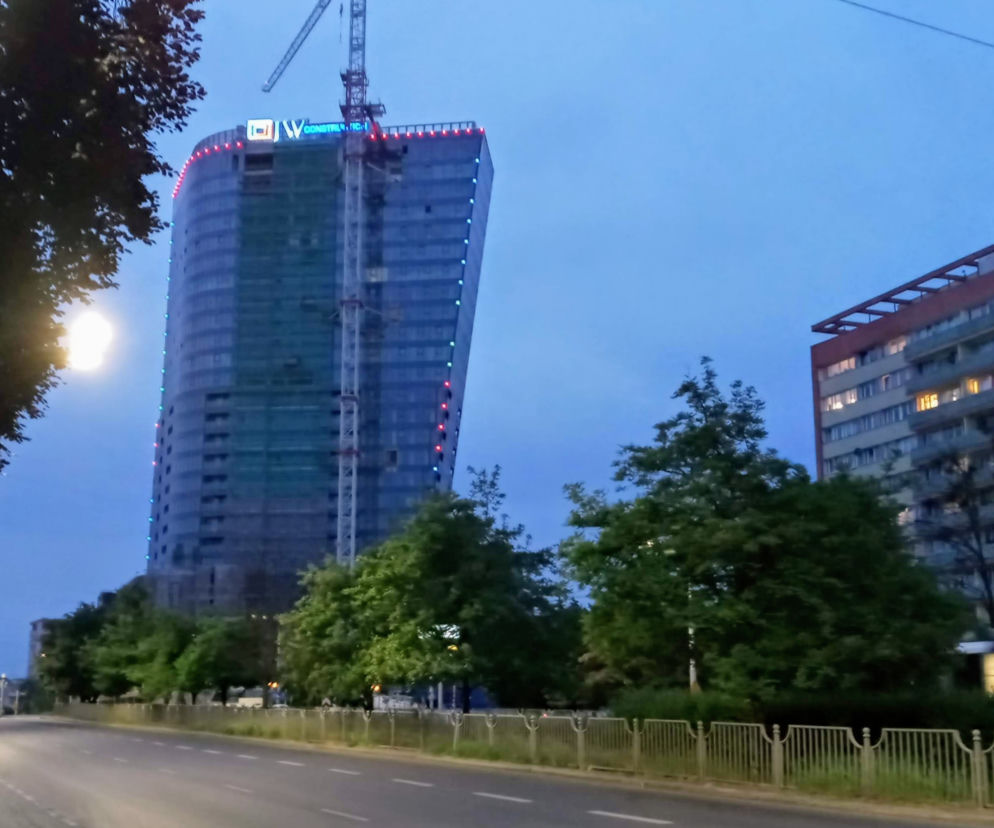 Próby iluminacji Hanza Tower