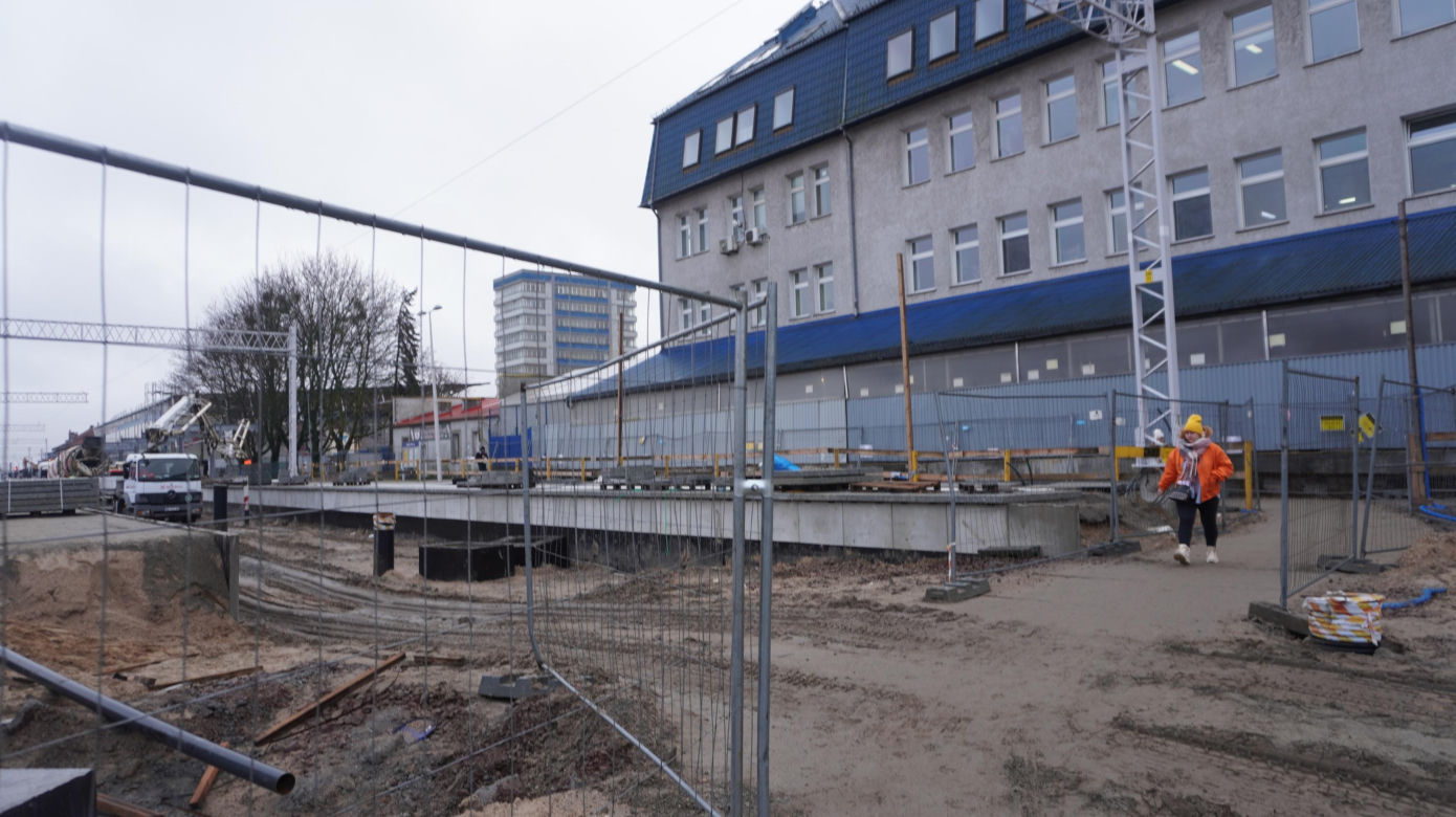 Postępują prace nad konstrukcją budynku Dworca Głównego w Olsztynie. Perony niemal na ukończeniu [ZDJĘCIA]