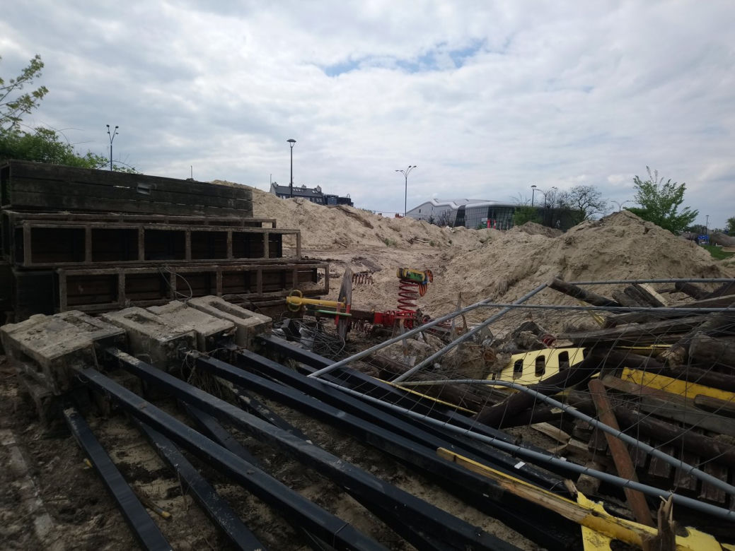 Kraków: Plaża przy Forum znika bezpowrotnie