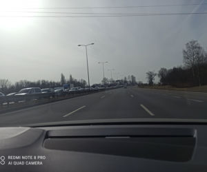 DTŚ od Zabrza do Rudy Śląskiej ZAMKNIĘTA. Uszkodzona naczepa TIR-a stanowi zagrożenie [ZDJĘCIA]