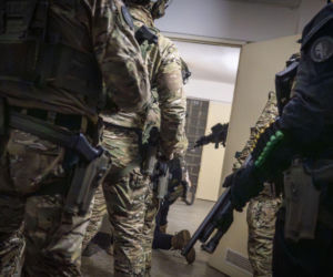 W sprawie zatrzymano trzy osoby: byłego partnera ofiary, jego matkę oraz znajomego