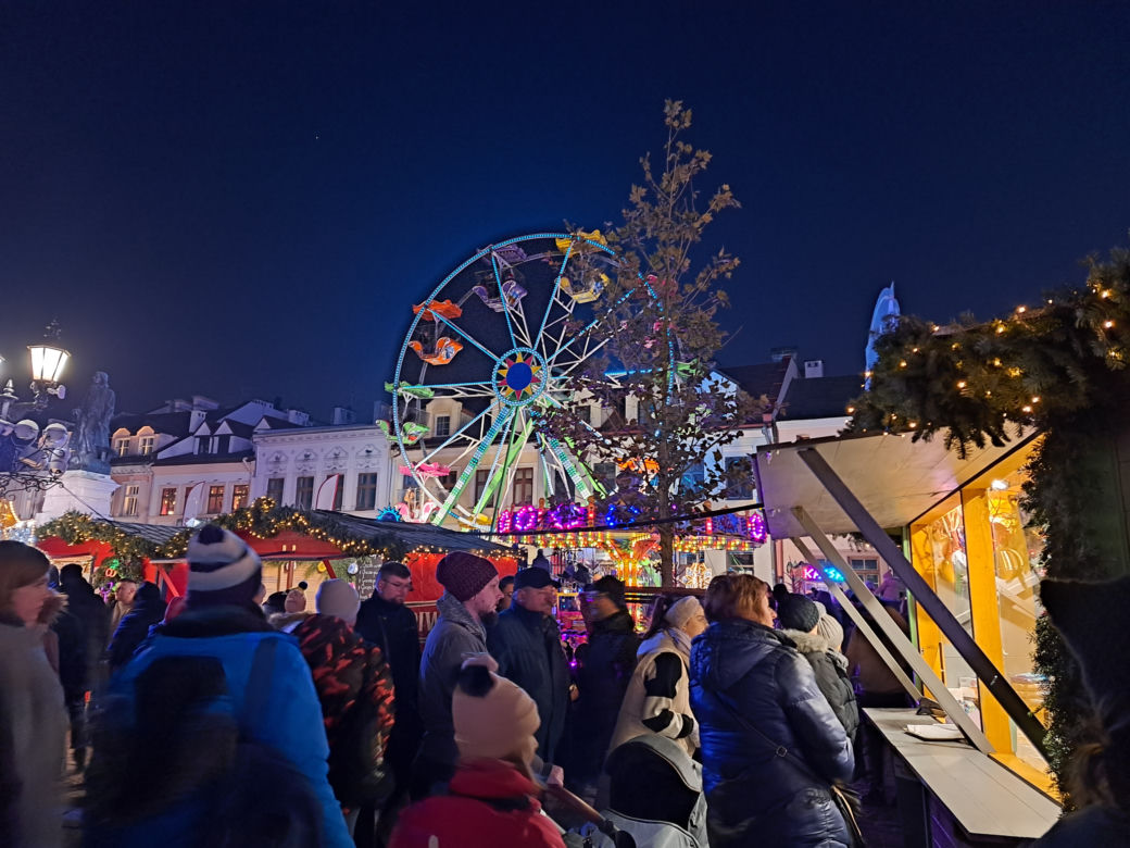 Świąteczne Miasteczko w Rzeszowie. Rynek rozbłysnął milionem światełek!