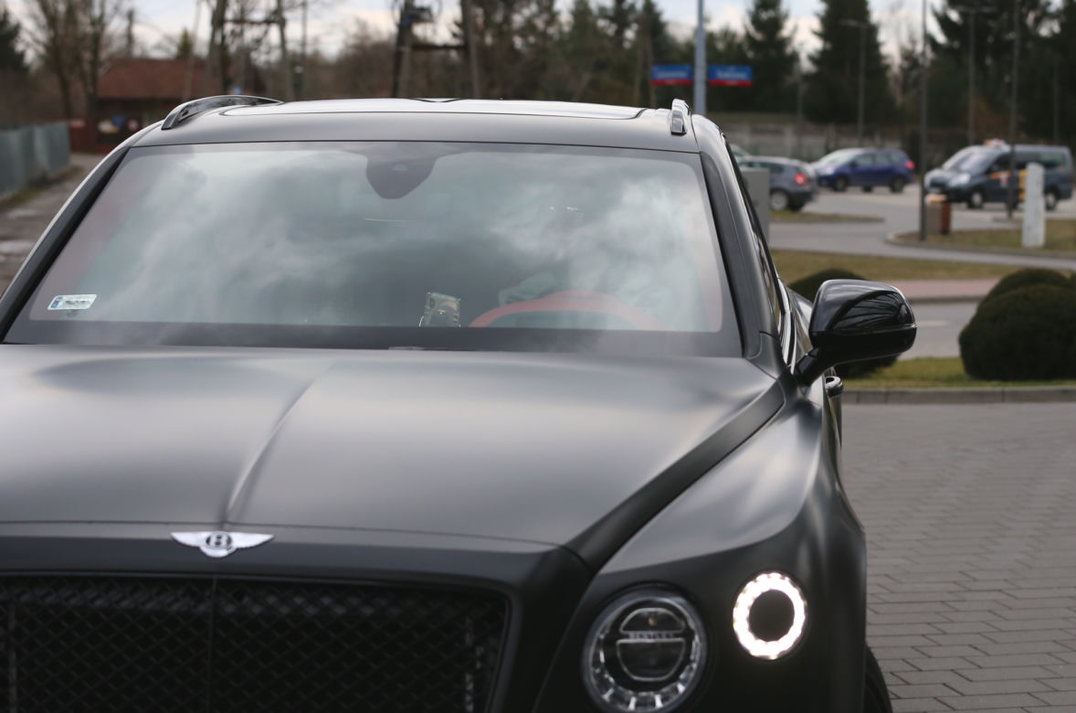 Wojtek Szczęśny jeździ Bentleyem Bentayga