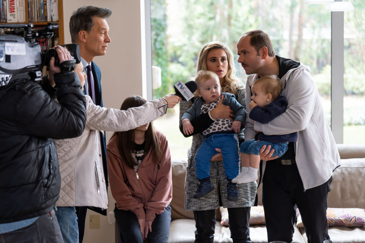 Na dobre i na złe odc. 847.Falkowicz (Michał Żebrowski), Bolek (Sławomir Zapała), Marianna (Magdalena Kajrowicz), Matylda (Amelia Czaja), Edzio (Franciszek Kurek), Brajanek (Ksawery Sudoł)