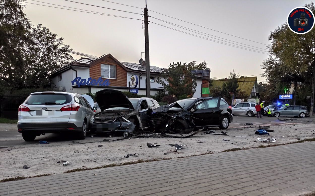 Karambol pod Piasecznem. 8 aut zniszonych w Zalesiu dolnym