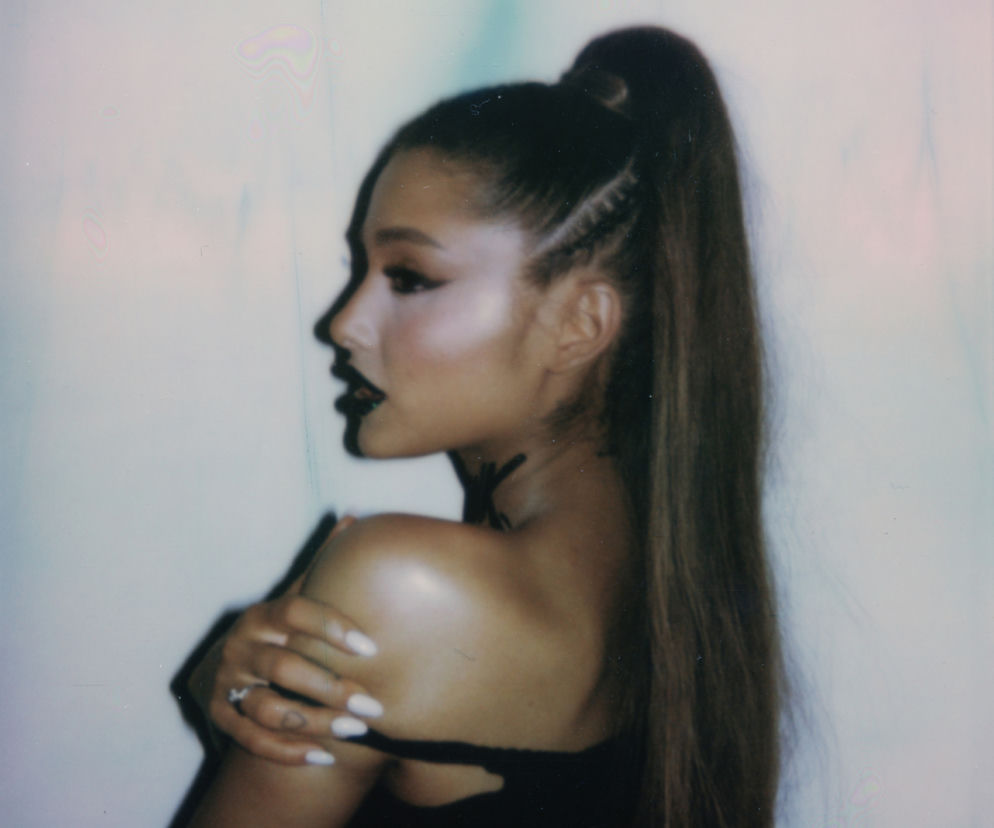 Ariana Grande bije nowy rekord! Zgarnia całą pulę popularnej listy hitów!