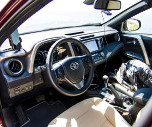 Toyota RAV4 Hybrid z bagażami