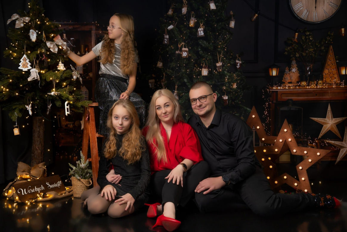 Świąteczne sesje zdjęciowe coraz modniejsze. Starachowiczanie w świątecznej scenerii 