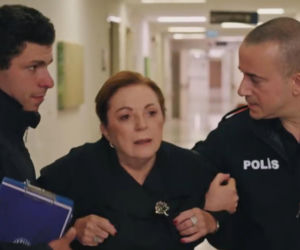 Złoty chłopak, odcinek 266: Nurten trafia w ręce policji. Zostaje oskarżona o zabójstwo Feride