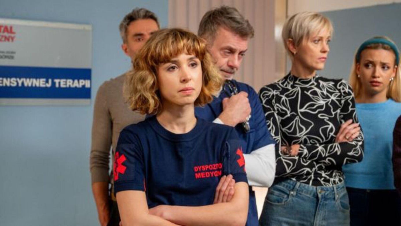 Na sygnale, odc. 704. Ela Siemaszko (Aleksandra Kądziołka), Wiktor (Wojciech Kuliński), Anna (Lea Oleksiak), Benio (Hubert Jarczak)