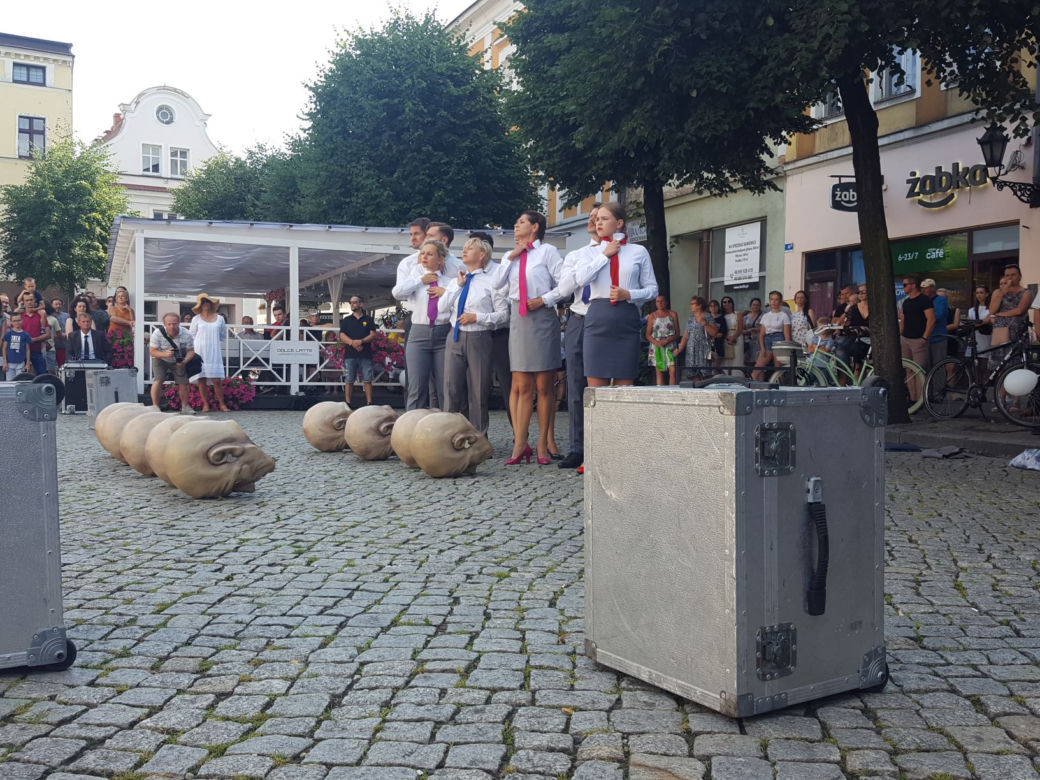 "Peregrinus" na Rynku w Lesznie
