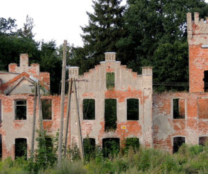 Niesamowite pałace i dwory na Warmii i Mazurach. Budzą grozę i zachwycają! [GALERIA]