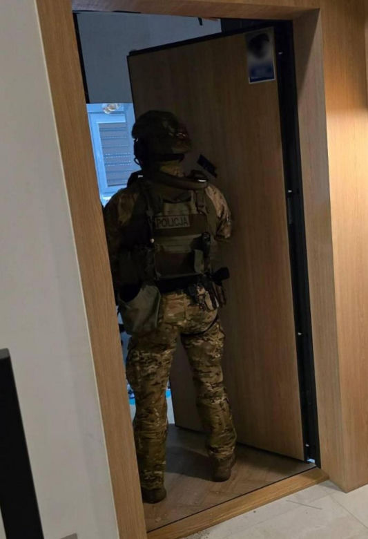 Gdańsk. 37-latek zatrzymany po szturmie. Jest podejrzany o usiłowanie zabójstwa w hotelu [ZDJĘCIA].