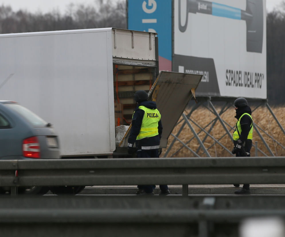 Policja sprawdza pojazdy na S8
