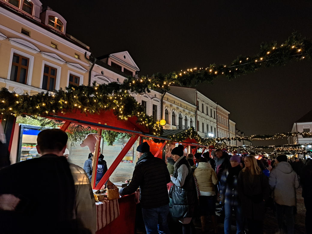 Świąteczne Miasteczko w Rzeszowie. Rynek rozbłysnął milionem światełek!