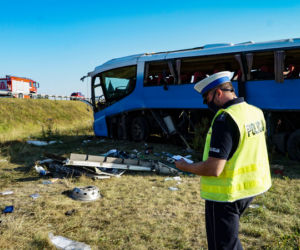 WYPADEK autokaru z dziećmi na A1