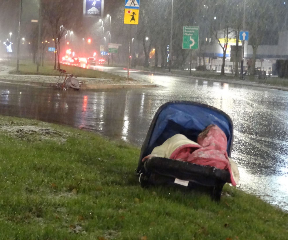Wypadek na ul. Młyńskiej. Poszkodowane 10-miesięczne dziecko [ZDJĘCIA]