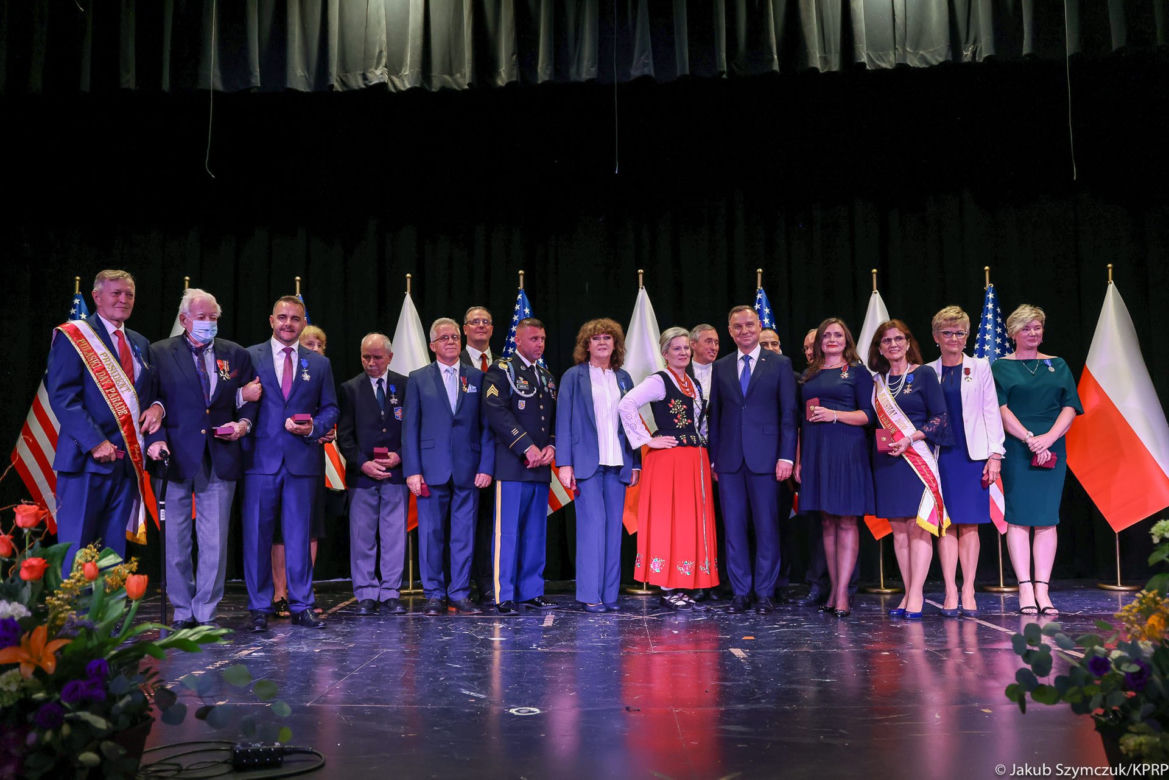 Prezydent odznaczył bohatera i Polonię