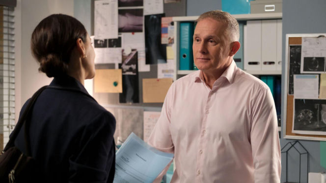 M jak miłość, odcinek 1914: Piękna Joanna rozkocha w sobie Rogowskiego. To nie przypadek, że mąż Marysi zatrudni nową lekarkę w przychodni - WIDEO