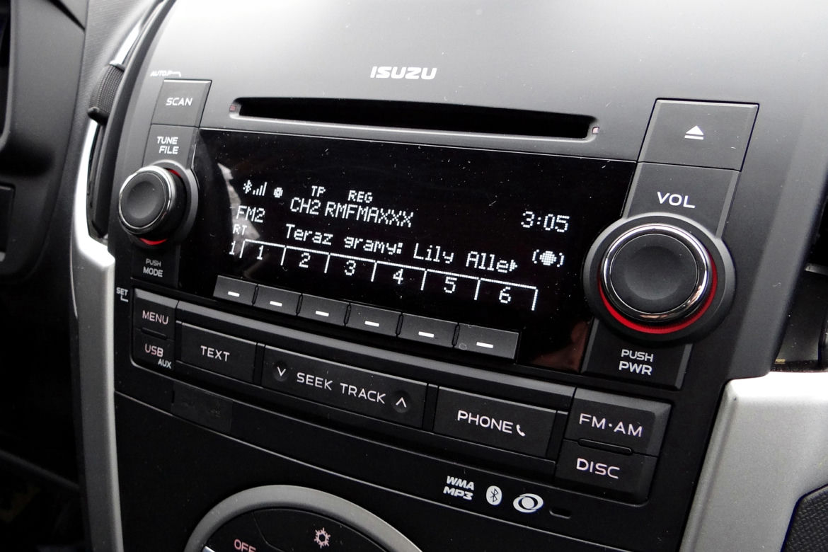 Isuzu D-MAX - konsola